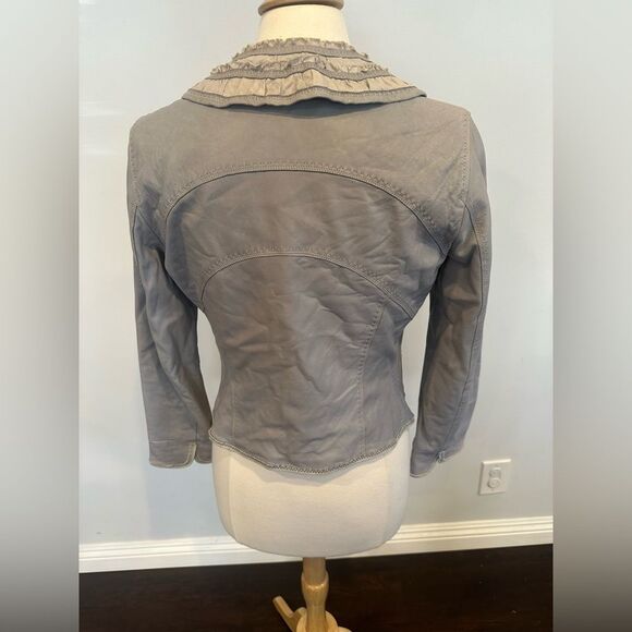 Elie Tahari Women's Gray Ruffled Leather Jacket Size Small Petite - Picture 7 of 10